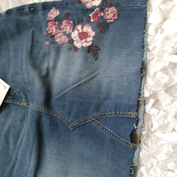 Seven 7 embroidered fashion skirt - Picture 5 of 6